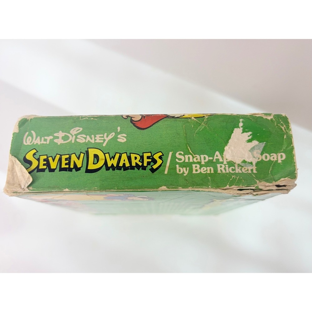 Vtg Walt Disney Snow White Seven Dwarf Snap-Apart Soap Ben Rickert Green 6oz Box - Picture 4 of 4